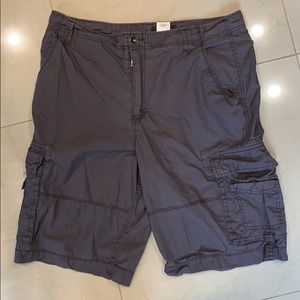 Men’s gray cargo short